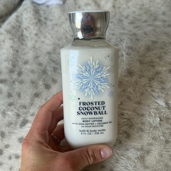 Frosted coconut snowball body lotion - Picture 3 of 3